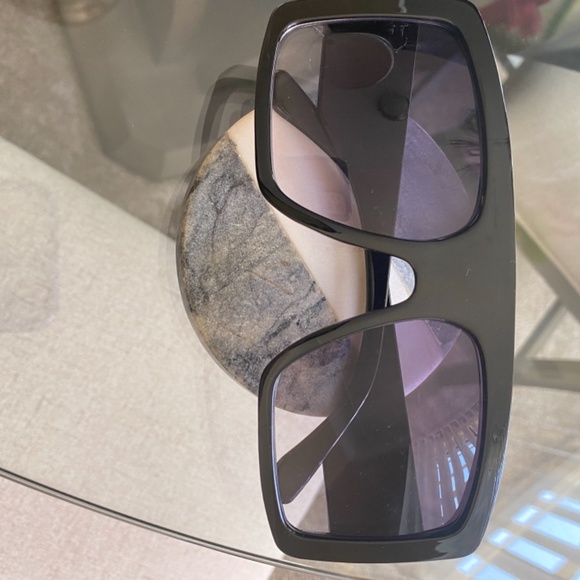 Trendy Sunglasses - Picture 3 of 4